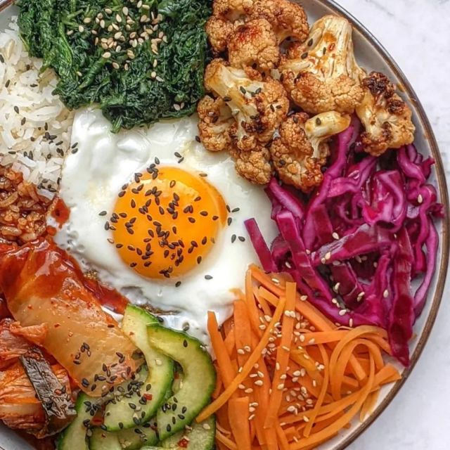 Bank holiday Monday can only mean one thing – it’s elaborate breakfast time! 🙌🏻

@reenee_eats has cooked up a Breakfast Bibimbap, with punchy veggies and dollops of sauce, all topped with a sunny side up joyful egg.