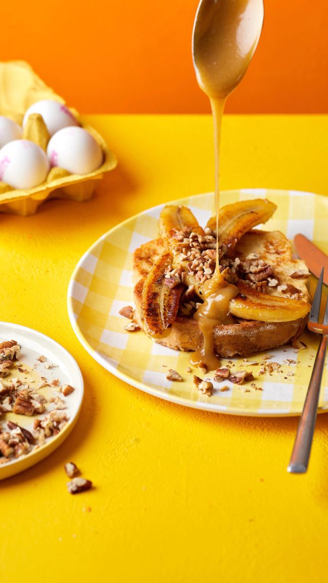 We’re living for the weekend with this recipe! Our lick-your-lips Caramelised Banana French Toast is what brunch goals are made of, bringing gooey caramel, buttery bananas, and a sprinkle of toasted pecans for extra crunch to your morning. Rise and shine, it’s French Toast time – FREE eggs style! Find this deliciously straightforward recipe on our website.

#Frenchtoast #brunch #breakfast #weekend #eggs #recipes