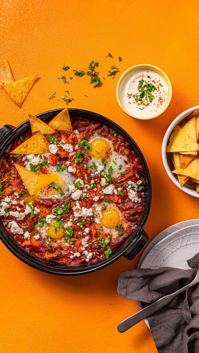 Friday night nacho night 🔥
This tex mex baked eggs recipe is a win, win. Sweet and salty sauce, oozing egg yolks, and that crisp nacho crunch we just love👌

Finish with feta, guacamole, and a dollop of sour cream for the ultimate Friday feast. Find the recipe in our Stories or tucked on our website!